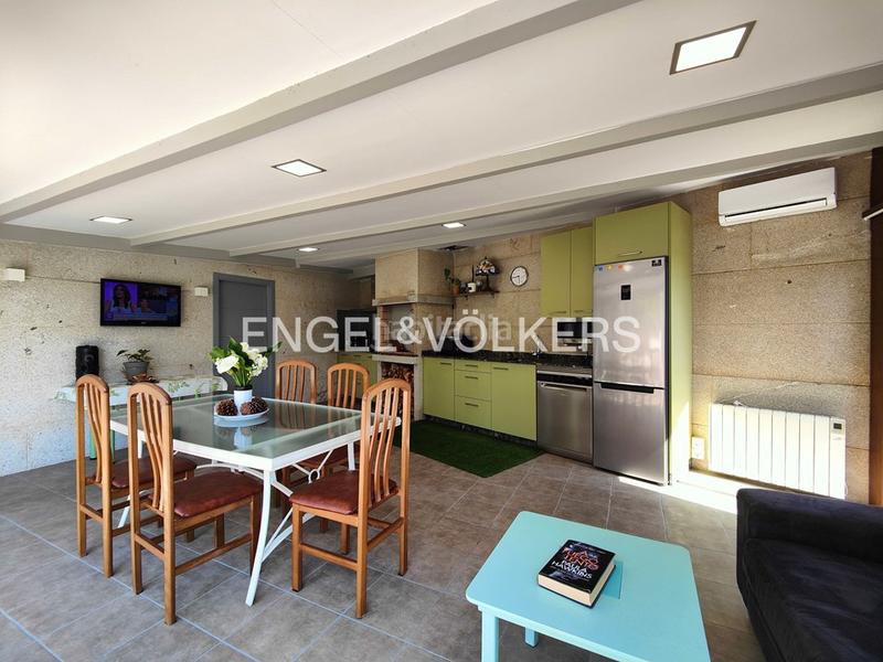 Foto a56368bf-2b3c-4db0-b2be-814aa09e9078. Casa adosada casa pareada de 4 dormitorios con jardín en Cambados