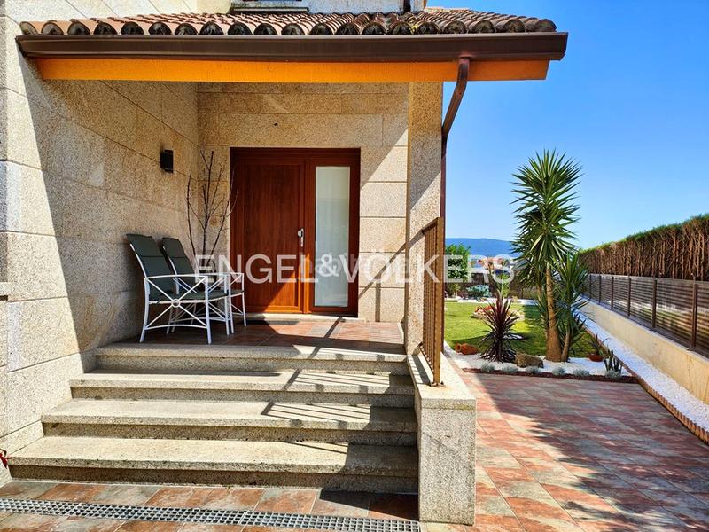 Foto b95dbf51-2f71-4ec1-a0e3-bc6d5e3fd7fc. Casa adosada casa pareada de 4 dormitorios con jardín en Cambados