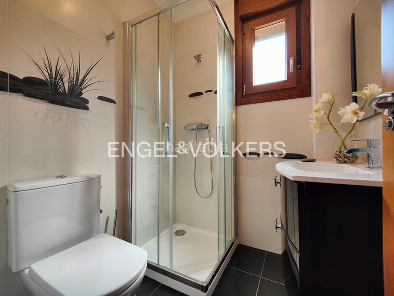 Foto bb17919c-c629-45aa-abbb-d622f5f08ef3. Casa adosada casa pareada de 4 dormitorios con jardín en Cambados