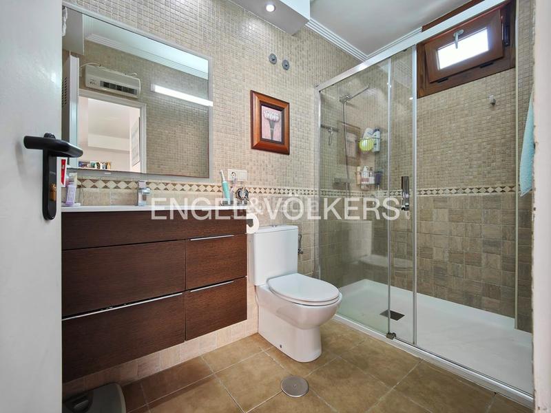 Foto bc826521-5b7a-4222-a59e-a9cf16b8ad63. Casa adosada casa pareada de 4 dormitorios con jardín en Cambados