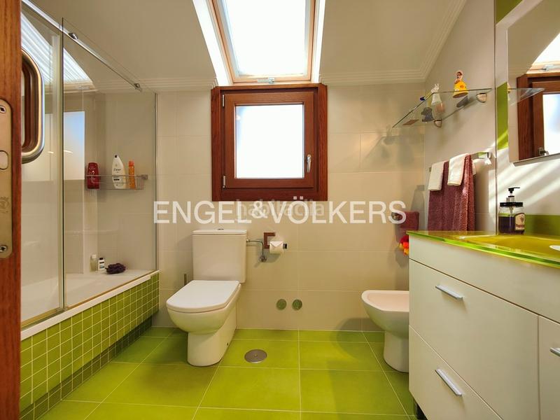 Foto e1973375-ad4f-4210-9ef3-62d0448834fa. Casa adosada casa pareada de 4 dormitorios con jardín en Cambados