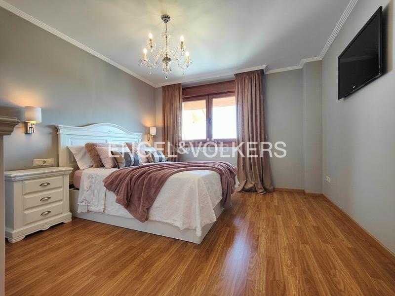 Foto e3019c8e-dc13-4399-aea5-a6a2639e78f8. Casa adosada casa pareada de 4 dormitorios con jardín en Cambados