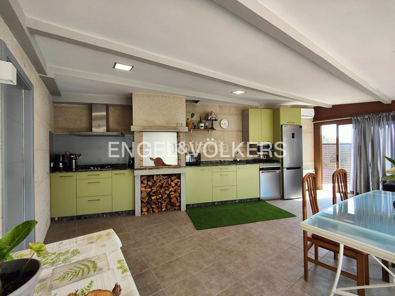 Foto e7fe9666-3b5d-4ca4-8887-468497761041. Casa adosada casa pareada de 4 dormitorios con jardín en Cambados