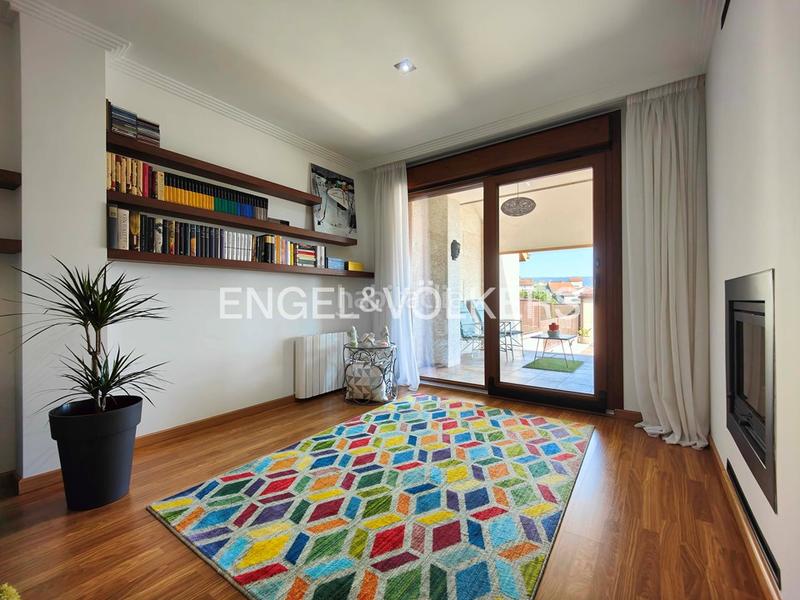 Foto f37f0e02-88ab-4482-b37d-2d4915032bec. Casa adosada casa pareada de 4 dormitorios con jardín en Cambados