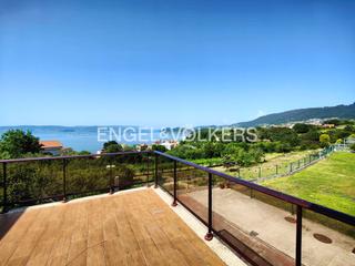 Casa a Bueu. Casa de 3 dormitorios con jardín y vistas a la ría en bueu