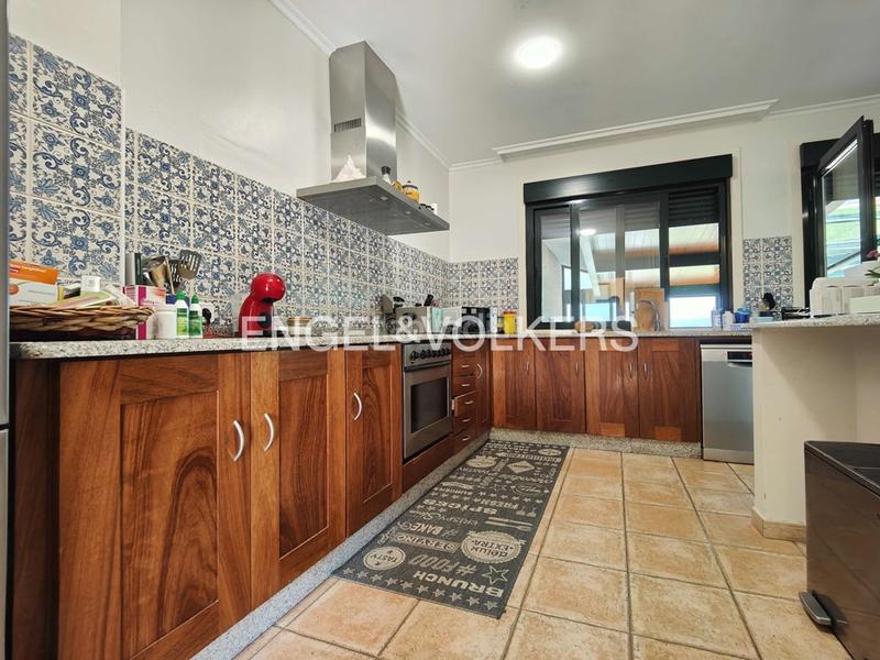 Foto 149c265e-f04e-4f05-8455-a96eea7dc41c. House with heating parking pool in Poio