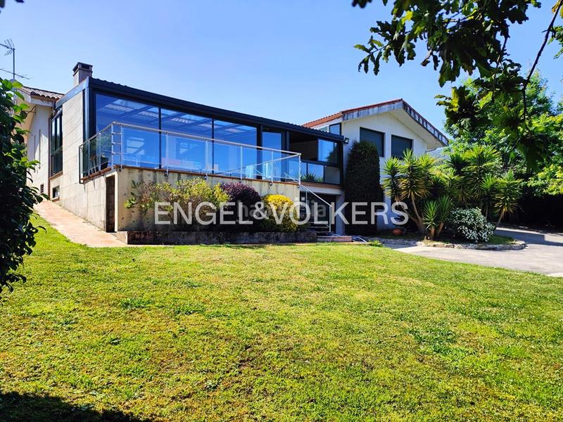 Foto 2ea6a6d4-0c9b-46f5-bead-694c35267b50. House with heating parking pool in Poio