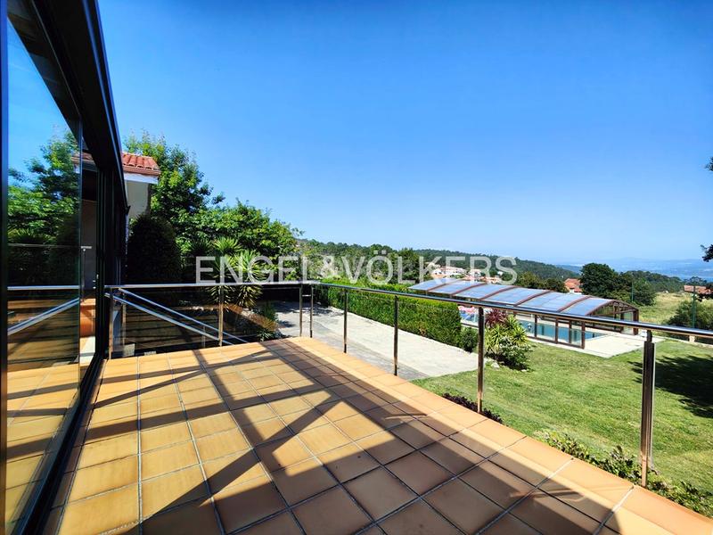 Foto ac4d872a-2058-489d-ae78-4774ba4f6712. House with heating parking pool in Poio