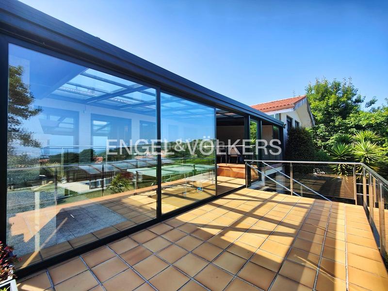 Foto db8255dd-dea2-42d7-a5b3-72c8759f6f9e. House with heating parking pool in Poio