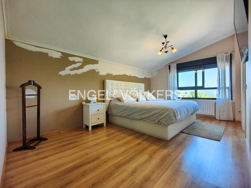 Foto f1fcb271-e41f-4482-9827-fe8058ade30a. House with heating parking pool in Poio