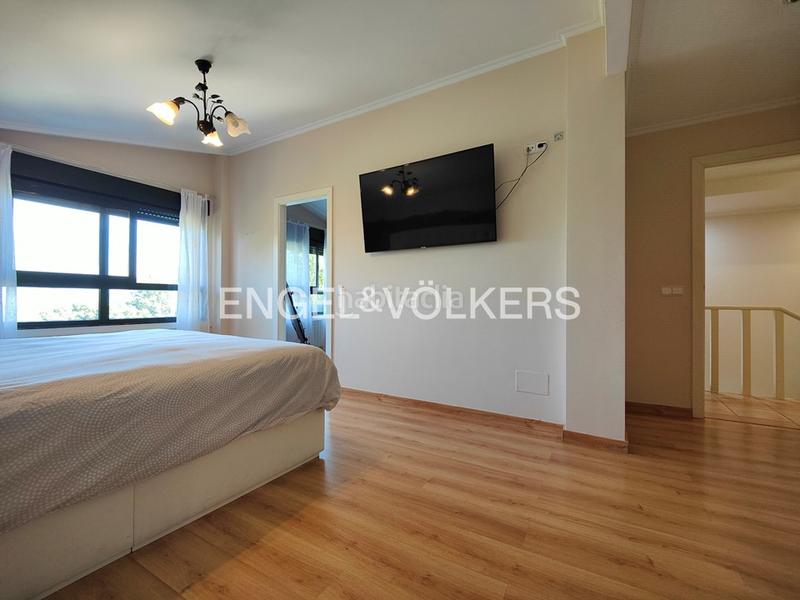 Foto f7e2cf12-1935-44e9-8cf7-313978f5a0a3. House with heating parking pool in Poio