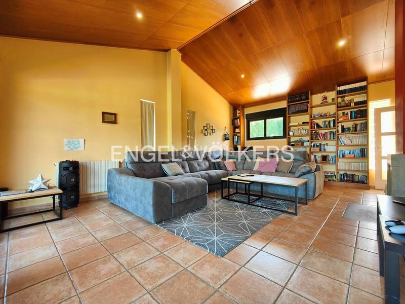 Foto feb84046-193d-40b8-a7db-983371b66b84. House with heating parking pool in Poio