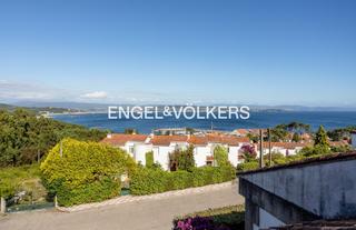 Casa adossada a Grove (O). Chalé pareado con piscina y vistas al mar en pedras negras