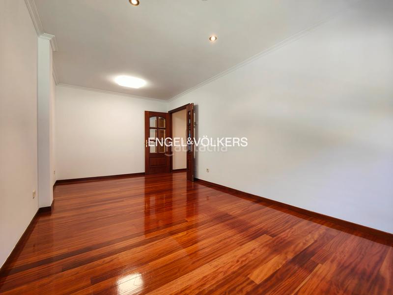 Foto d25d5c97-1301-4401-8a0c-2433ec070d50. Location appartement avec chauffage parking dans Zona Fernández Labreda Pontevedra