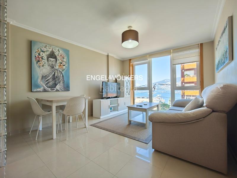 Foto d451711c-1d2e-4bc7-b860-cb978c43fc1e. Apartamento piso de 3 dormitorios con garaje y vistas a la ría en domaio en Moaña