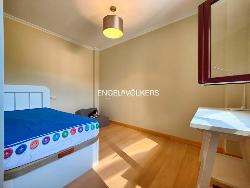 Foto e0a479d5-0c64-4e38-ba12-c3a09b2e94dd. Apartamento piso de 3 dormitorios con garaje y vistas a la ría en domaio en Moaña