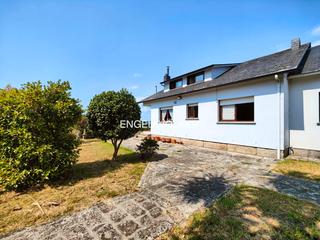 Casa adosada en Grove (O). Casa pareada de 5 dormitorios con jardn y vistas en o grove