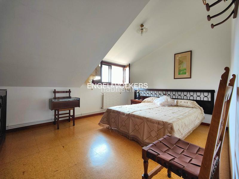 Foto c160d086-2f5e-49f8-b60d-84c7103cedf6. Casa adosada casa pareada de 5 dormitorios con jardín y vistas en o grove en Grove (O)