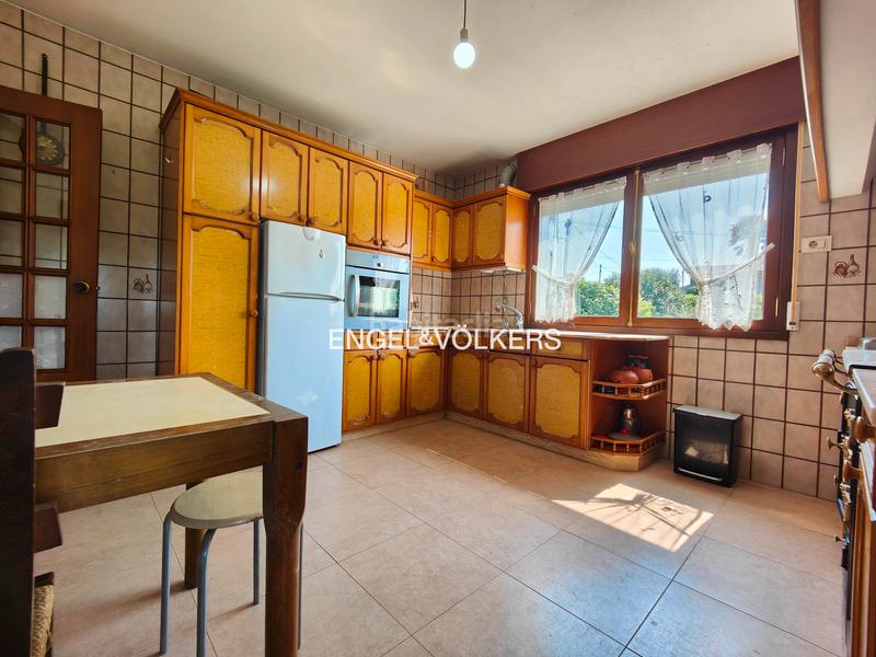 Foto ce0d09b2-aff5-4d8b-ae92-389b3e718b5b. Casa adosada casa pareada de 5 dormitorios con jardín y vistas en o grove en Grove (O)