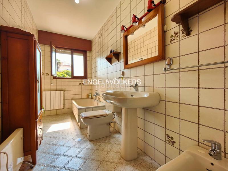Foto daff8aa2-8263-44c8-9858-c11710ec186a. Casa adosada casa pareada de 5 dormitorios con jardín y vistas en o grove en Grove (O)