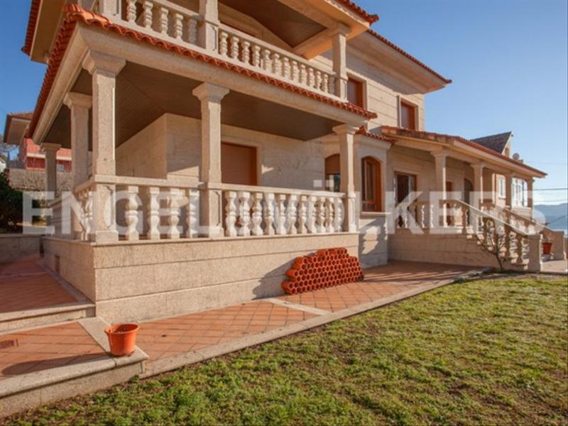 Foto 100ad844-c63c-4aa9-8055-e35f1cdf2400. House with heating parking in Moaña