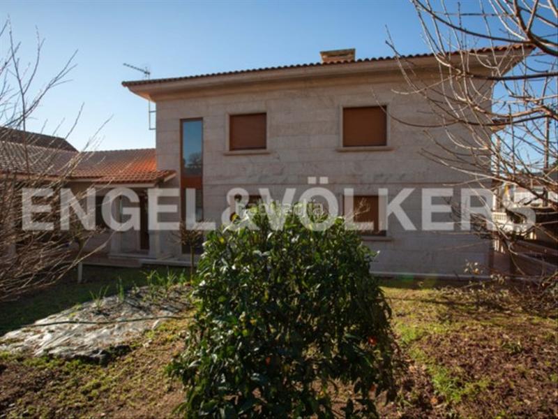 Foto 677eae29-911a-45f0-a618-df686c153d82. House with heating parking in Moaña