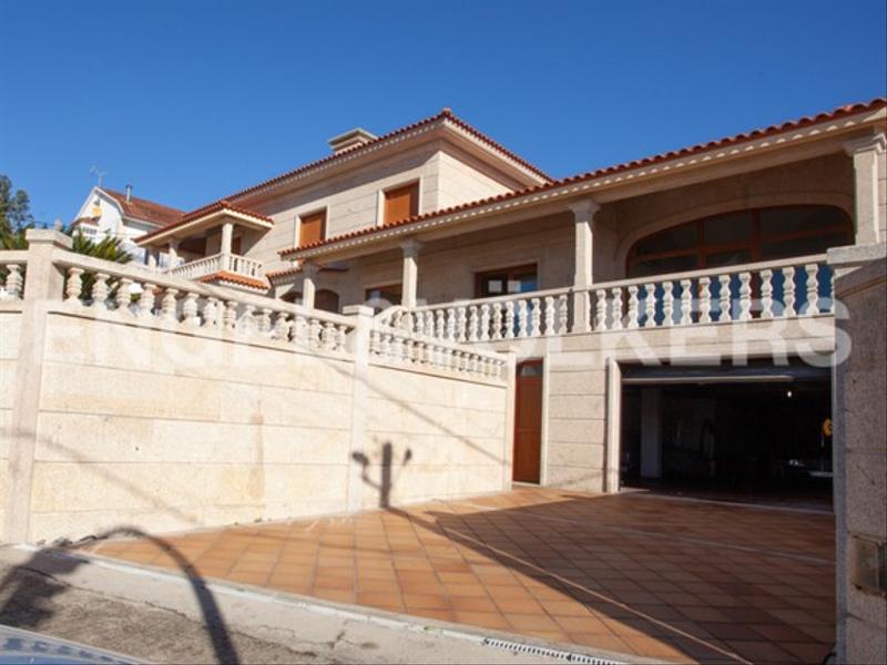 Foto a8493d81-17a5-43ef-8900-372433ca6f9f. House with heating parking in Moaña