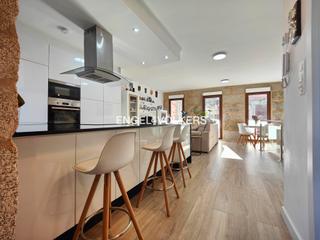Maison à Marín. Casa reformada de 3 dormitorios con garaje en marín
