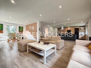 Casa en Meao. Casa de 5 dormitorios con terraza y jardn en meao