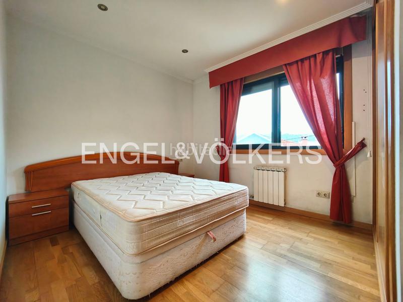 Foto b870ff0f-d86d-4e4b-a0f1-eddbb37f9d36. Apartament amb calefacció aparcament a Zona Fernández Labreda Pontevedra