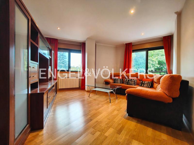Foto cb4bfe20-9428-4b55-92d8-85748fa43238. Apartament amb calefacció aparcament a Zona Fernández Labreda Pontevedra