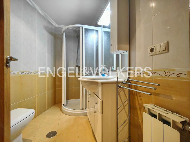Foto f4f06fb9-6da8-4338-bdad-4ea4dd4ba040. Apartament amb calefacció aparcament a Zona Fernández Labreda Pontevedra
