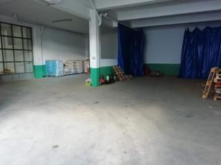 Location Local commercial  Gran vía 42. Se alquila bajo frente al jardín de carballo