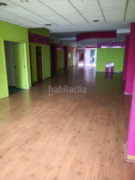 Foto a6f44b3e-1bac-45c1-829c-f8946f3b71d5. Lloguer local comercial a Tui