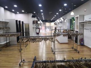 Lloguer Local Comercial a Carballo. Local comercial en rúa perú