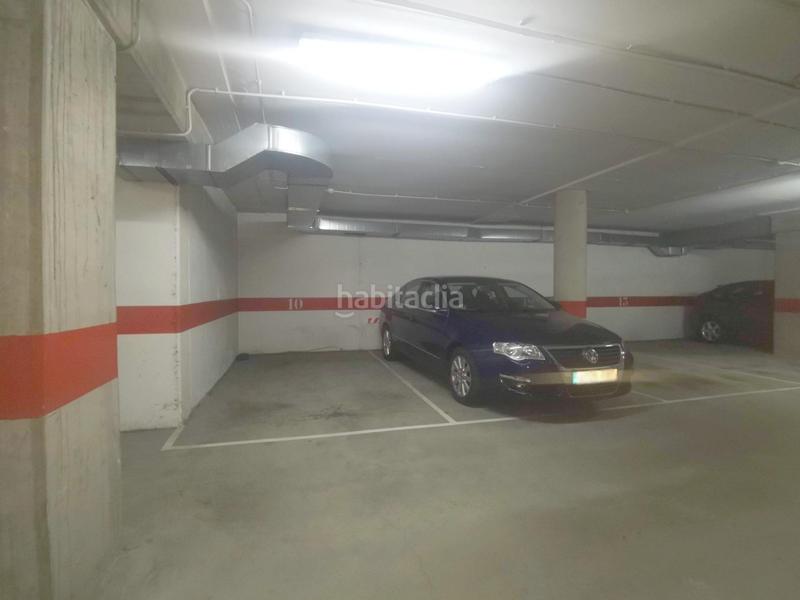 Foto fe07c05d-57de-434d-9116-b830e85d44ae. Aparcament cotxe a Carballo