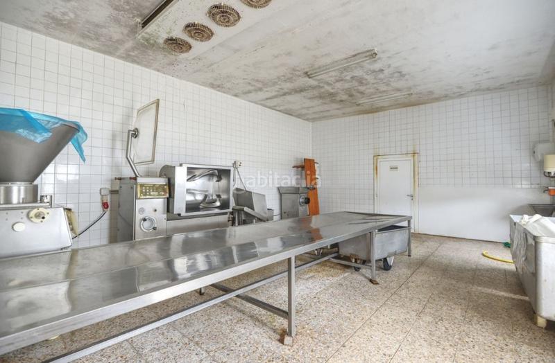 Foto c8257568-4e83-44c5-8fda-bc95803dd99c. Bâtiment à usage industriel dans Cambre