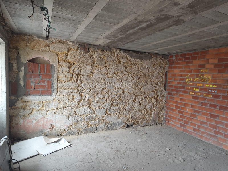 Foto 972ff381-0c67-45db-944f-392c3f40fc7a. Casa amb aparcament a Laxe