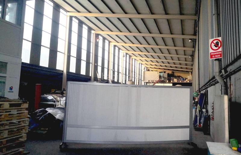 Foto a8c4556b-f650-4d99-be42-6fe88aea072e. Bâtiment à usage industriel dans Carballo