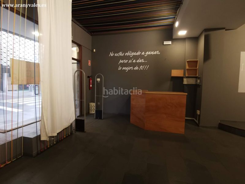 Foto 4edf13ad-6a8f-4170-a4a8-d9898617dcb2. Alquiler local comercial  en calle perú en Carballo