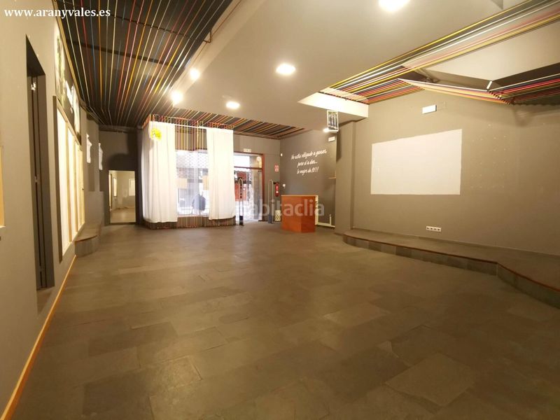 Foto c4bf6051-b277-4482-92ab-5c9948b70bf3. Alquiler local comercial  en calle perú en Carballo