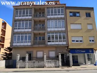 Edifici a Fisterra. Edificio en el centro de fisterra