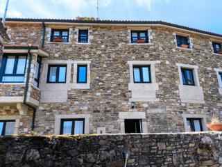 Maison à Malpica de Bergantiños. Venta de pensión rústica en ardeleiro