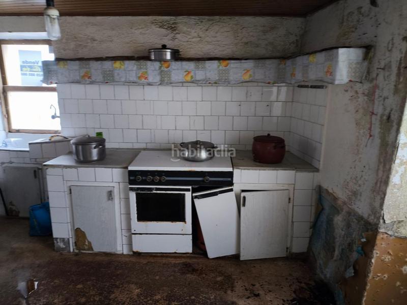 Foto 8cb3d1f2-b1ba-4f92-b4ed-60d1194a3e6a. Casa  para reformar en Laxe