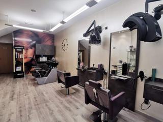Lloguer Local Comercial a Carballo. Se alquila peluquería lista para empezar