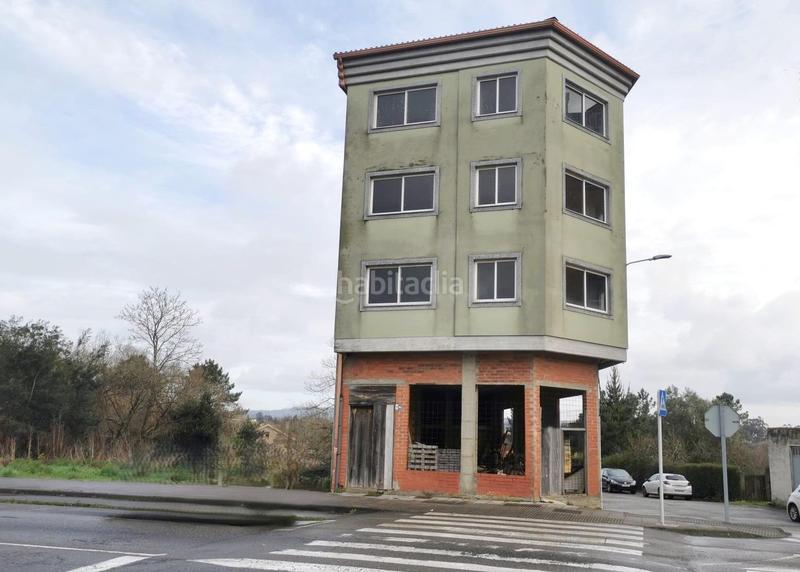 Foto 0a53223b-5147-4178-a4b4-ca31f6844451. Edificio  en av. malpica en Carballo