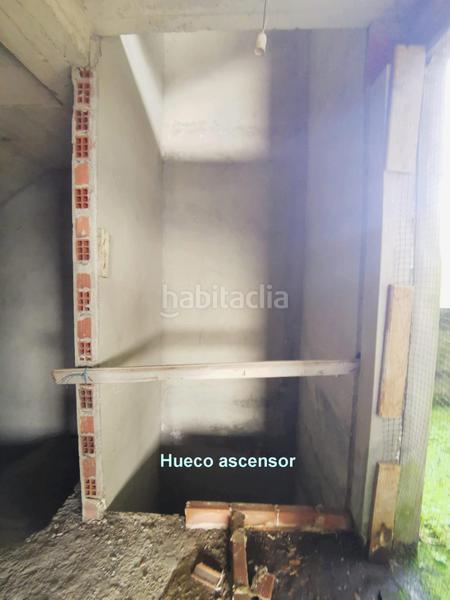 Foto 1313ad6b-ef6b-4a7b-9d93-76caf8523181. Edificio  en av. malpica en Carballo