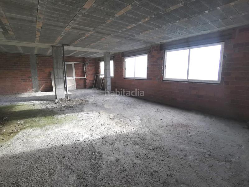 Foto 7106c8b5-25ce-4282-aa65-e848954d1b79. Edificio  en av. malpica en Carballo