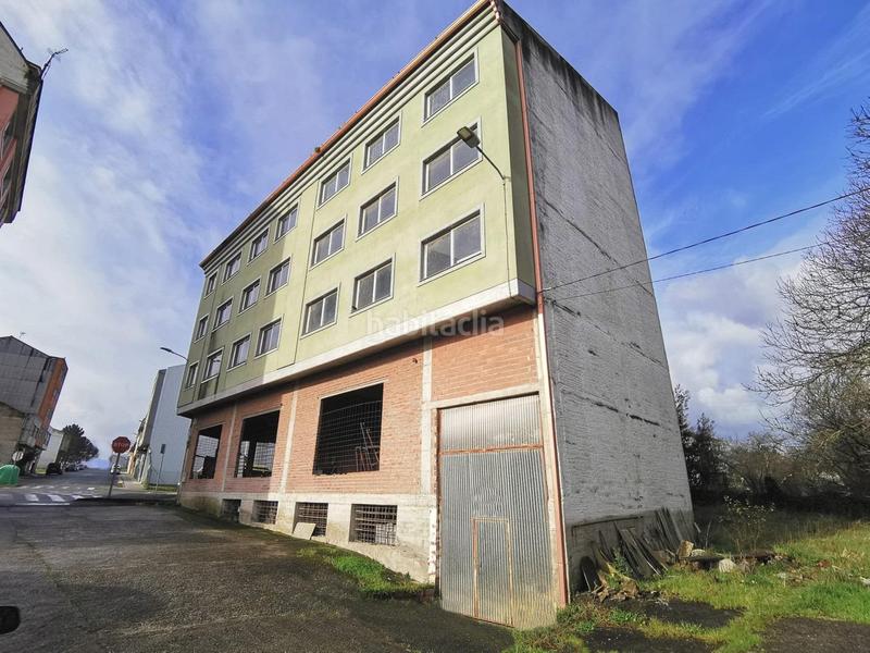 Foto b1902908-890f-4f89-a301-1d873bcb162a. Edificio  en av. malpica en Carballo