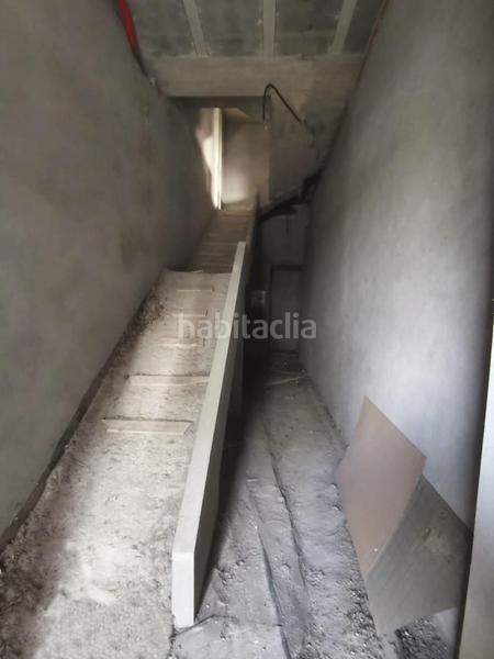 Foto d4be4c69-bbc5-4b4d-bed8-13029faf671f. Edificio  en av. malpica en Carballo